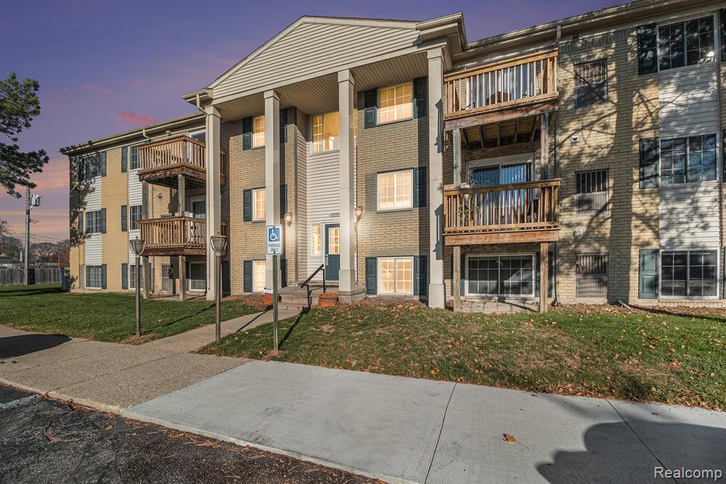 45200 Keding Street, 101, Utica, MI 48317 — Photo 2