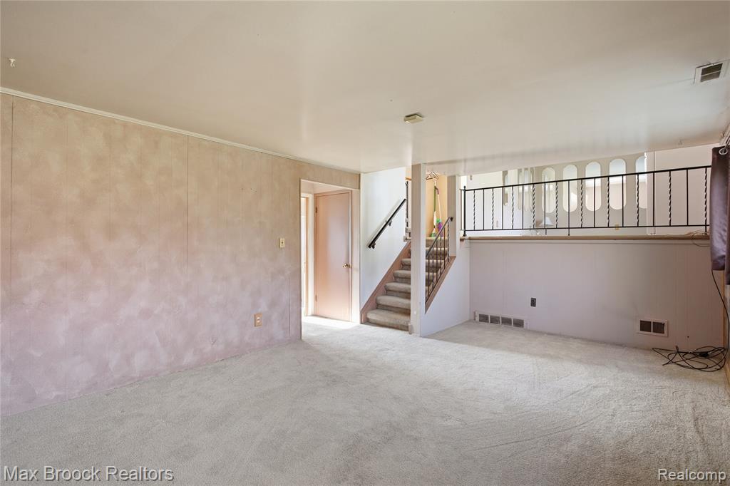 8759 Calvert Drive, Sterling Heights, MI 48312 — Photo 17