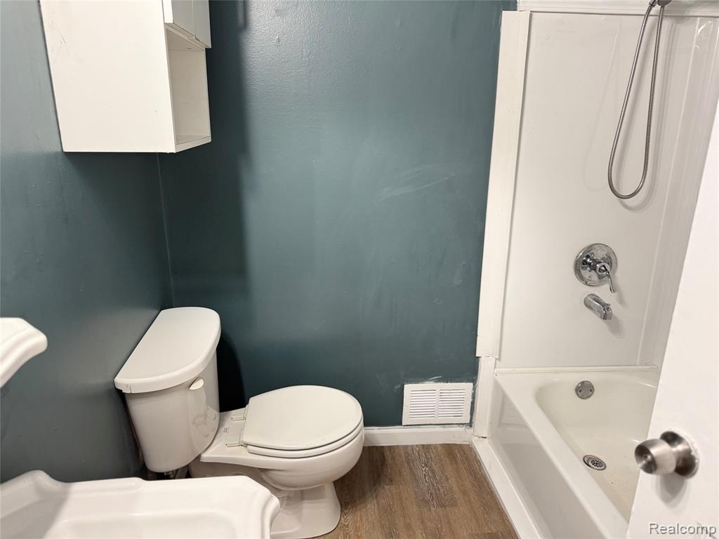 5347 Mapletree Drive, Flint, MI 48532 — Photo 9