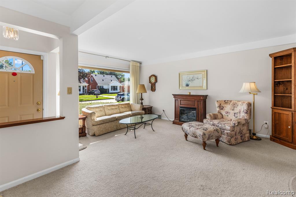 9301 SALEM, Redford, MI 48239 — Photo 5