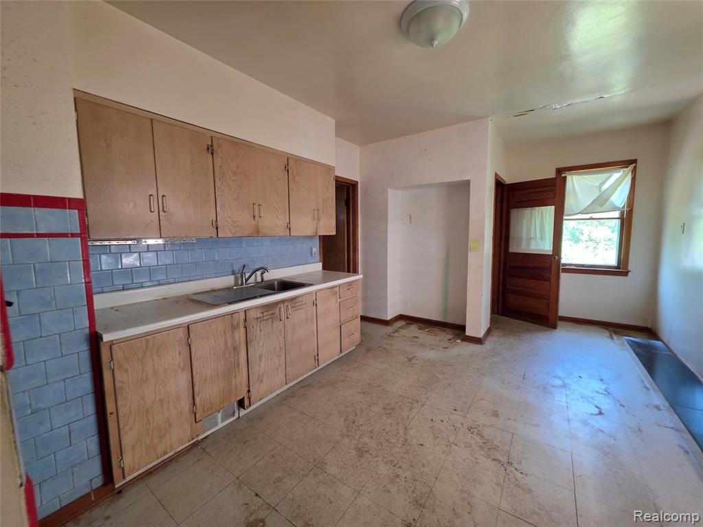 6081 Comstock Street, Detroit, MI 48211 — Photo 18