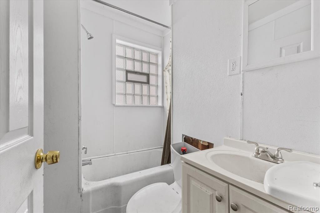 8225 Cadillac Avenue, Warren, MI 48089 — Photo 17