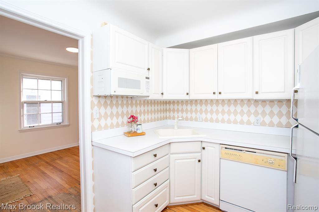 10034 Lasalle Boulevard, Huntington Woods, MI — Photo 17