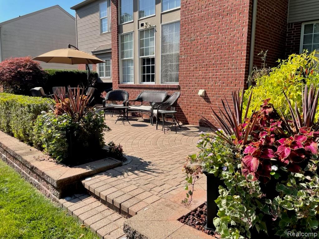 7555 Windgate Circle, West Bloomfield, MI 48323 — Photo 10