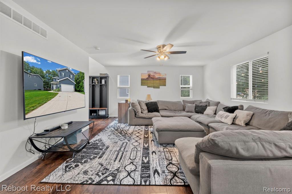 6555 Skylar Lane, Waterford, MI 48327 — Photo 10
