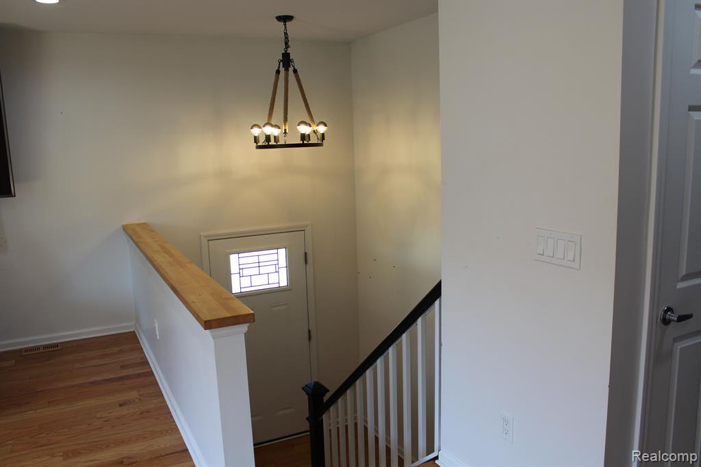 9025 GLASGOW Drive, White Lake, MI — Photo 9