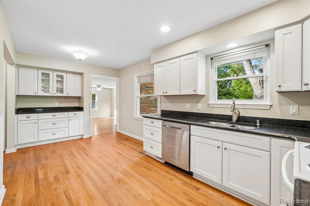 2675 Douglas Drive, Bloomfield Hills, MI 48304 — Photo 11