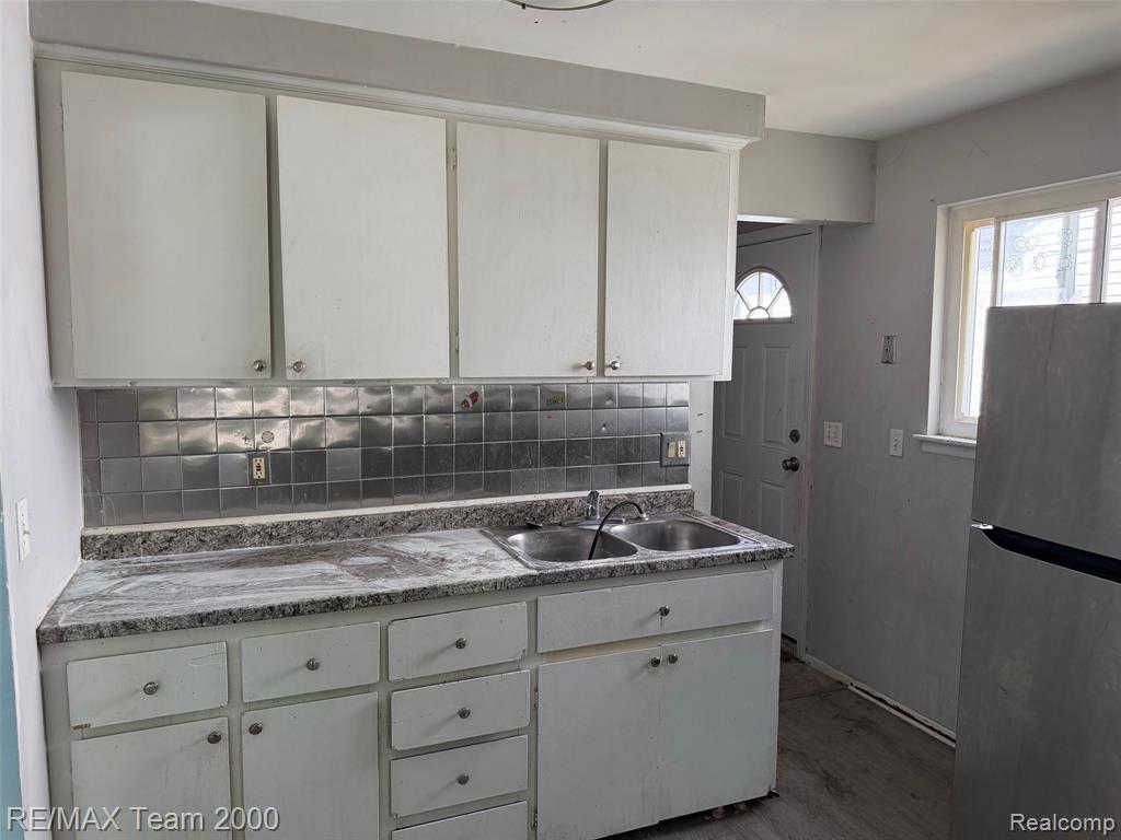 24114 Pennie Street, Dearborn Heights, MI 48125 — Photo 5