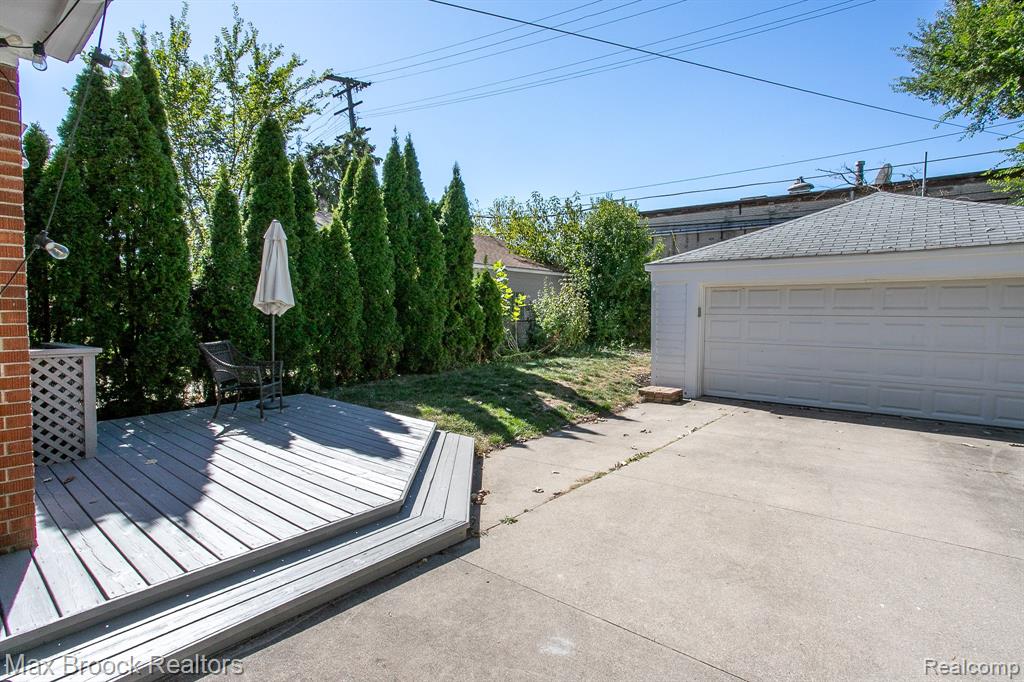 26015 ALLOR Avenue, Huntington Woods, MI — Photo 39