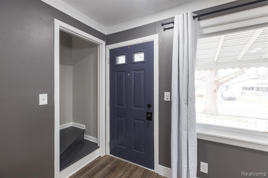 9046 LOUISE Street, Livonia, MI 48150 — Photo 3