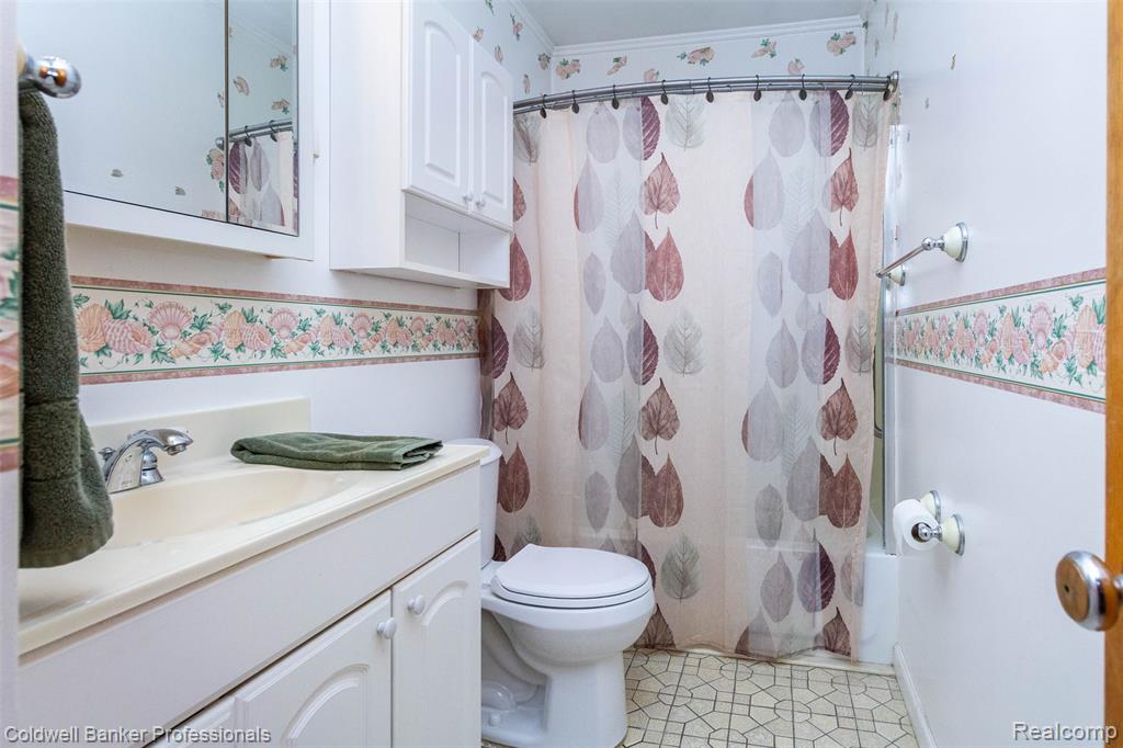 7332 N Vernon Street E, Dearborn Heights, MI 48127 — Photo 17