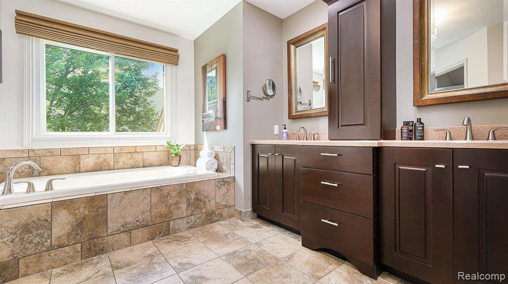 4153 HOLLY Lane, Rochester, MI 48306 — Photo 29