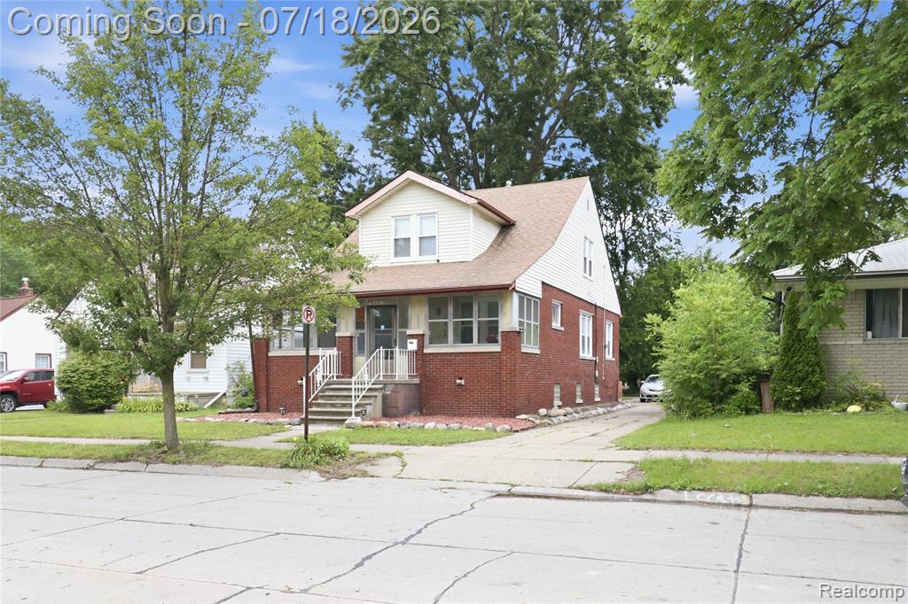 6915 Braun, Center Line, MI 48015 — front exterior
