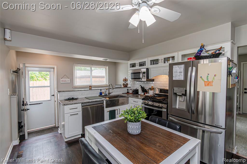 9075 Headley Drive, Sterling Heights, MI 48314 — Photo 11