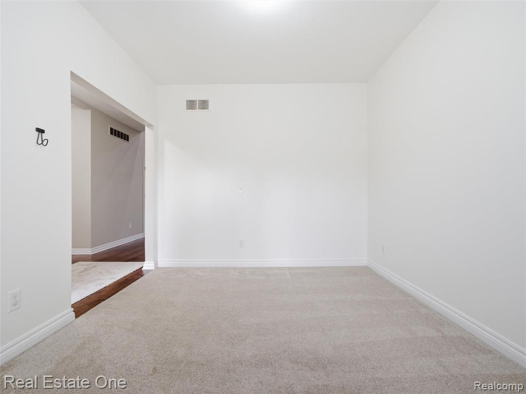 9572 Kingsway Circle, Clarkston, MI 48348 — Photo 8