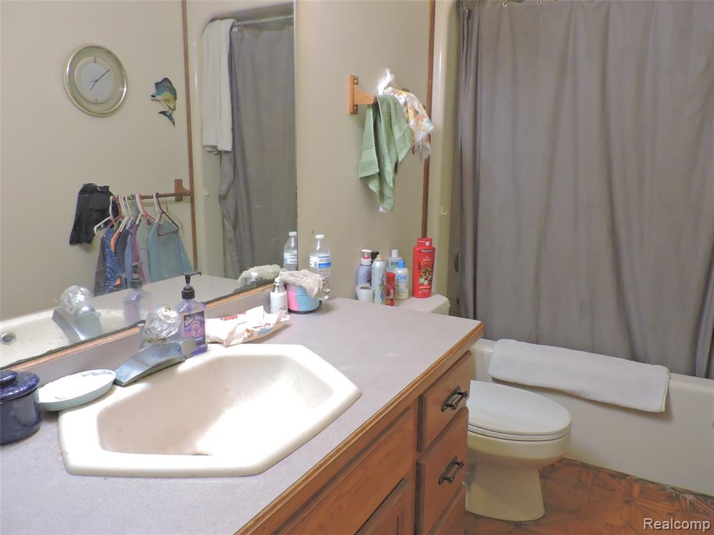 7407 Beecher Road, Flint, MI 48532 — Photo 13