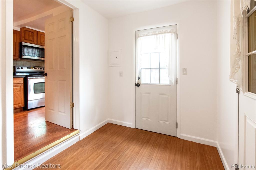 6479 Webb Drive, Flint, MI 48506 — Photo 13