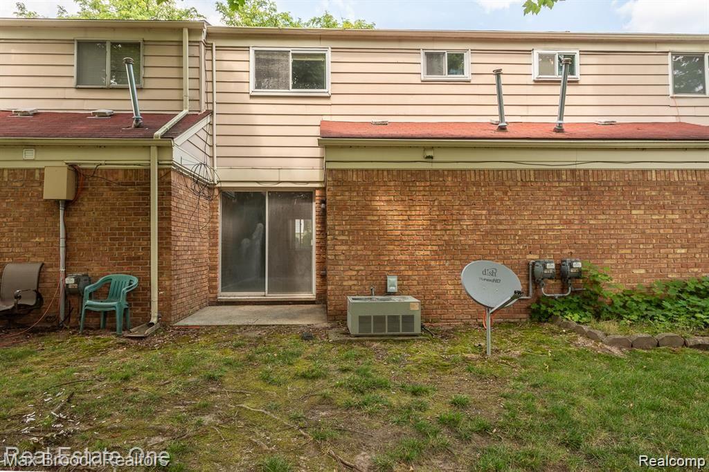 1407 LAUREL VALLEY Drive, Waterford, MI 48327 — Photo 17