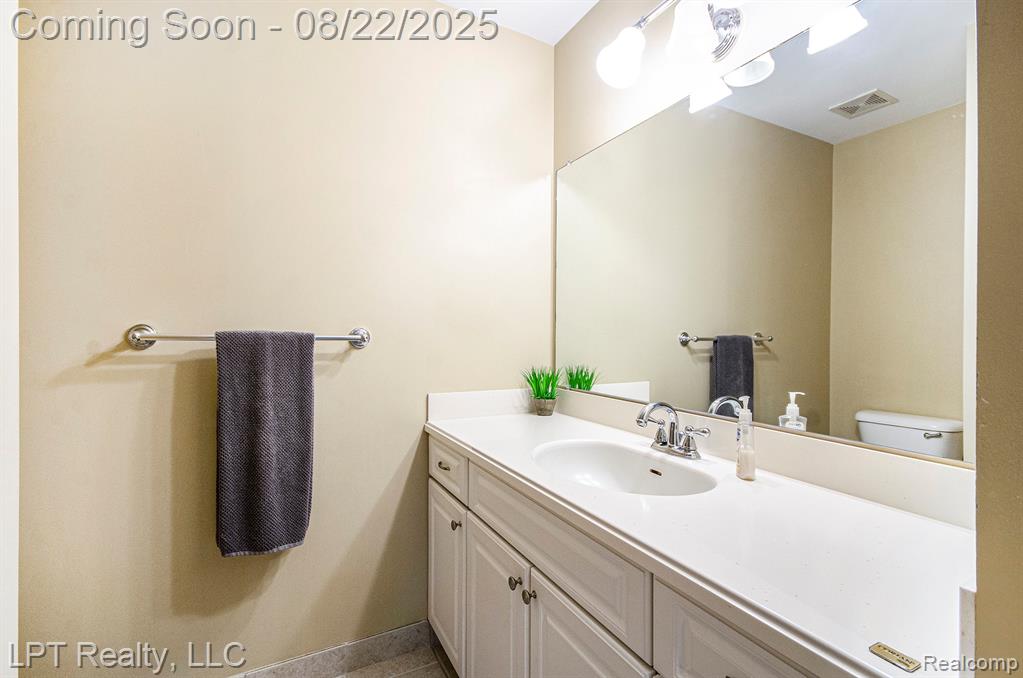 53043 CELTIC Drive, Shelby Twp, MI 48315 — Photo 36