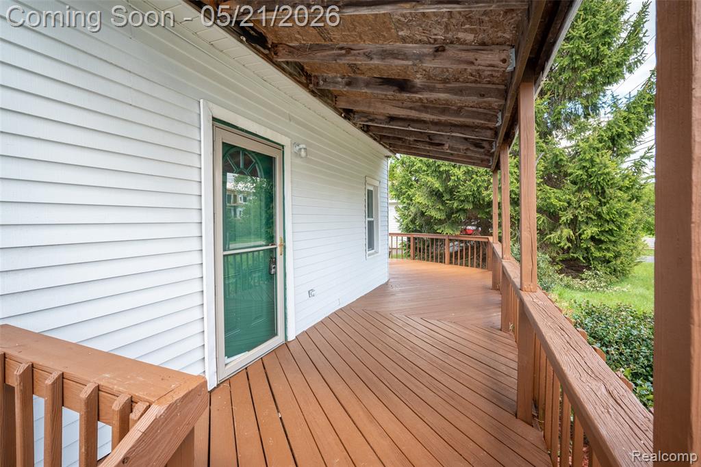 420 Wellsboro Street, Walled Lake, MI 48390 — Photo 36