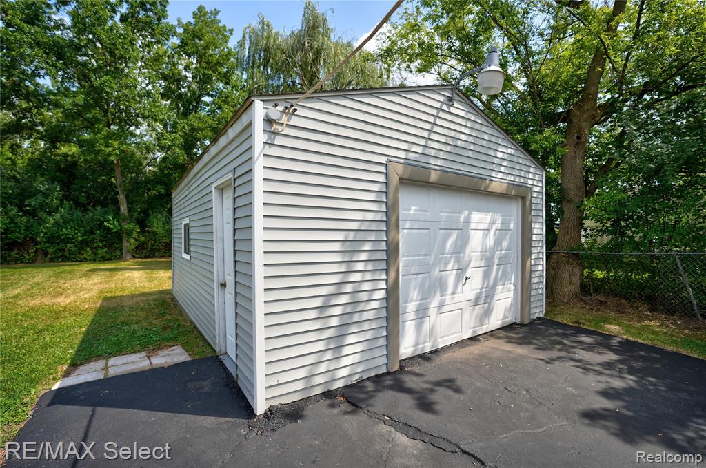 4505 Sheldon Lane, Flint, MI 48507 — Photo 5