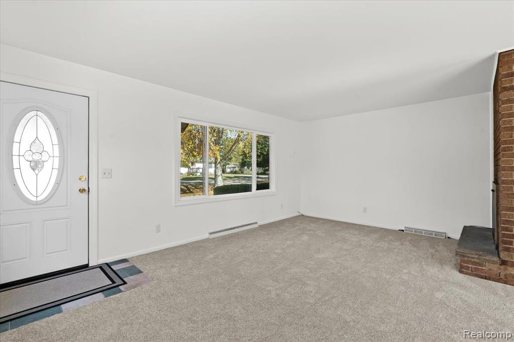 397 Pocahontas Trail, Oxford, MI 48371 — Photo 7