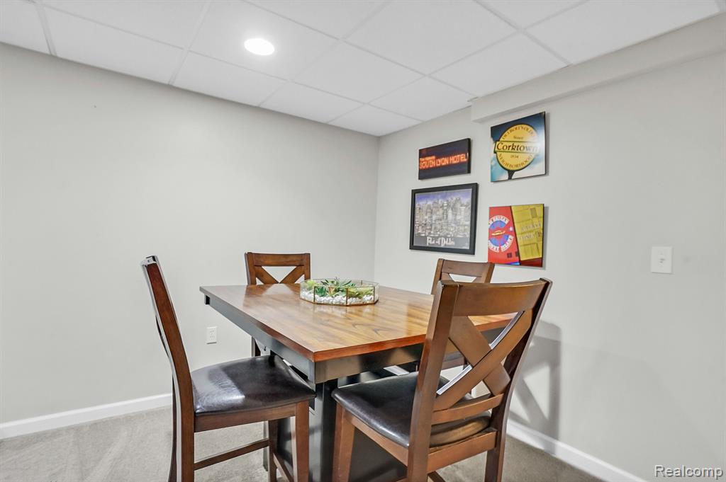 525 WINWOOD Circle, Walled Lake, MI 48390 — Photo 39