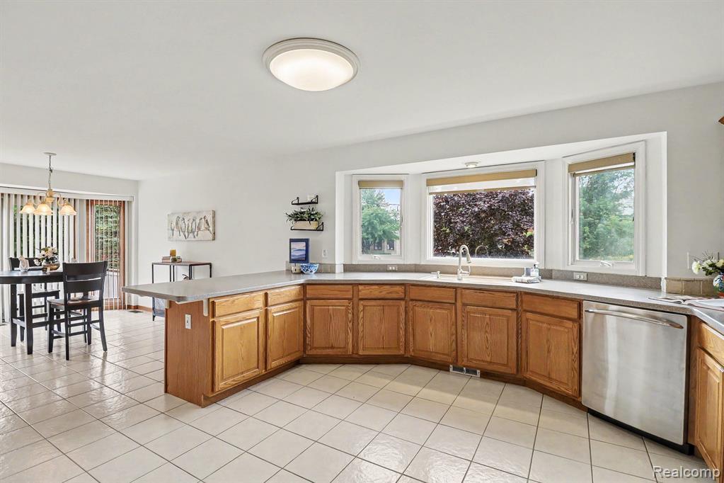 55206 Leonard Court, Shelby Twp, MI 48316 — Photo 8