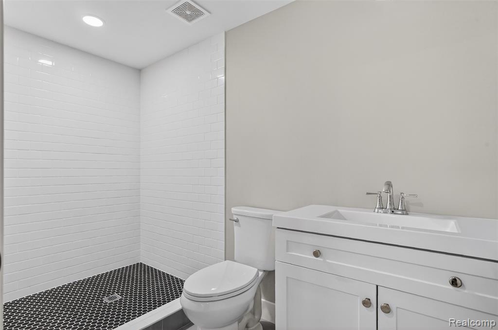 15844 Kirkshire Avenue, Beverly Hills, MI 48025 — Photo 31