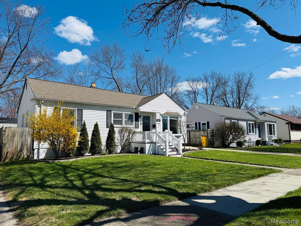 669 CHIPPEWA Street, Mount Clemens, MI 48043 — Photo 3