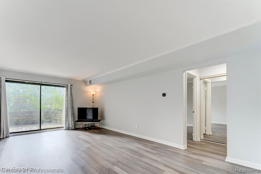 2102 PAULINE Boulevard, 102, Ann Arbor, MI 48103 — Photo 3