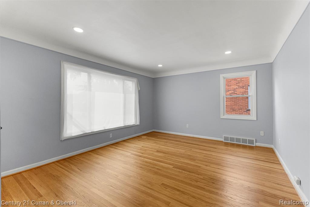 8276 Riverview Street, Dearborn Heights, MI 48127 — Photo 6