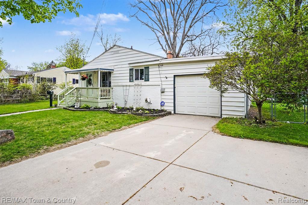 207 Labian Drive, Flushing, MI 48433 — Photo 4