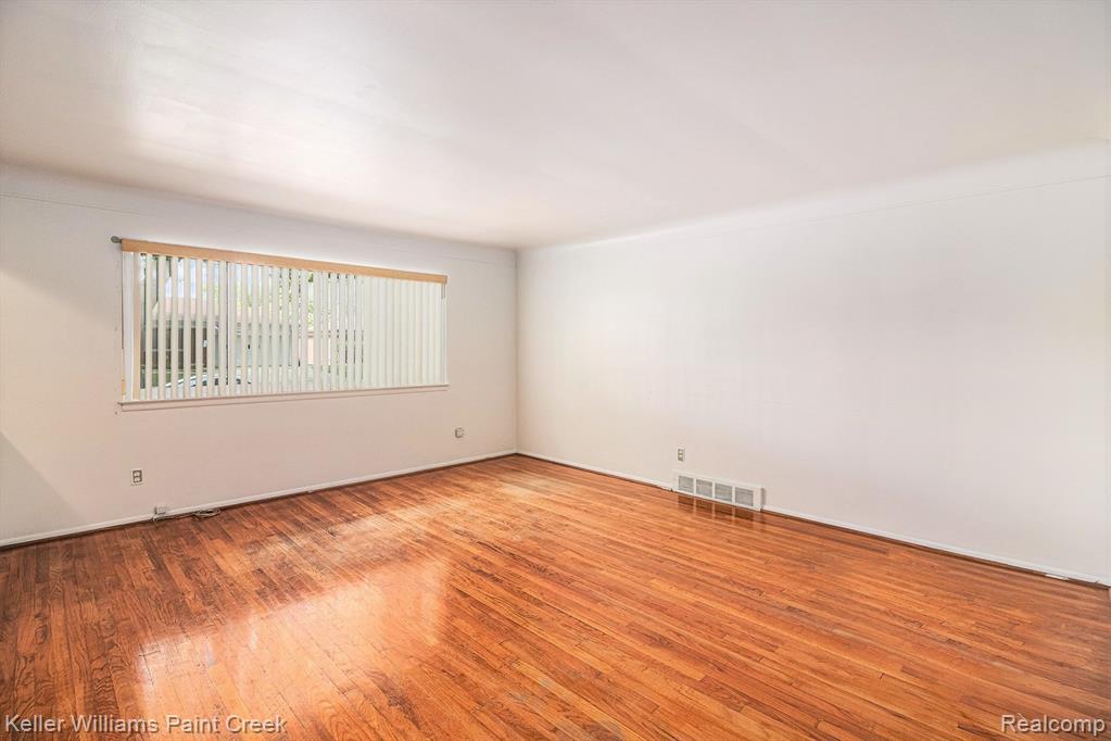 8160 Busch Street, Center Line, MI 48015 — Photo 5