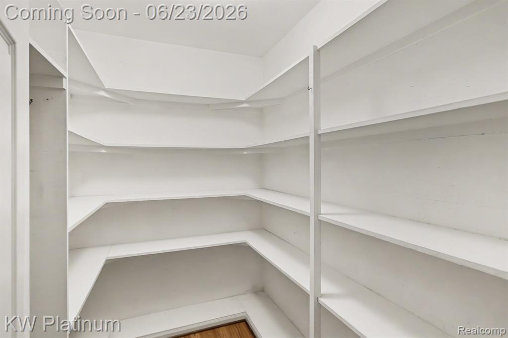 41945 Hillview Drive, Sterling Heights, MI 48314 — Photo 9
