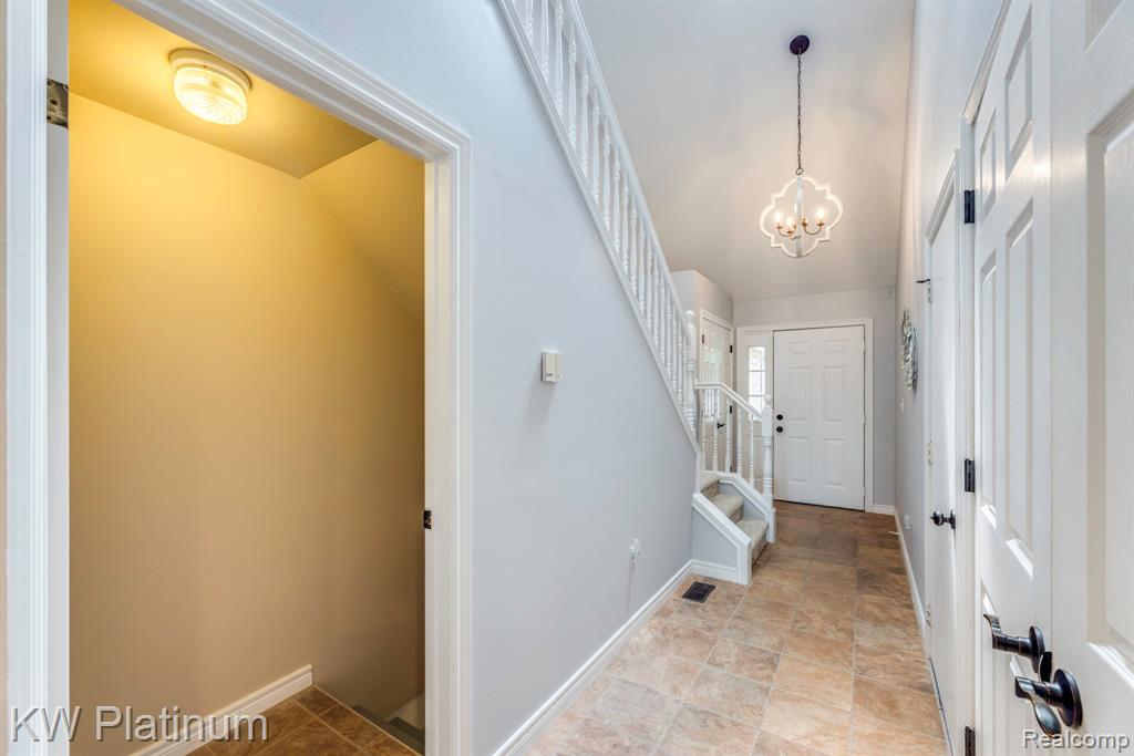 819 E Pointe, Port Huron, MI 48060 — Photo 6