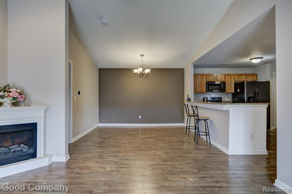 29567 NOTTINGHAM Circle, Livonia, MI 48152 — Photo 8