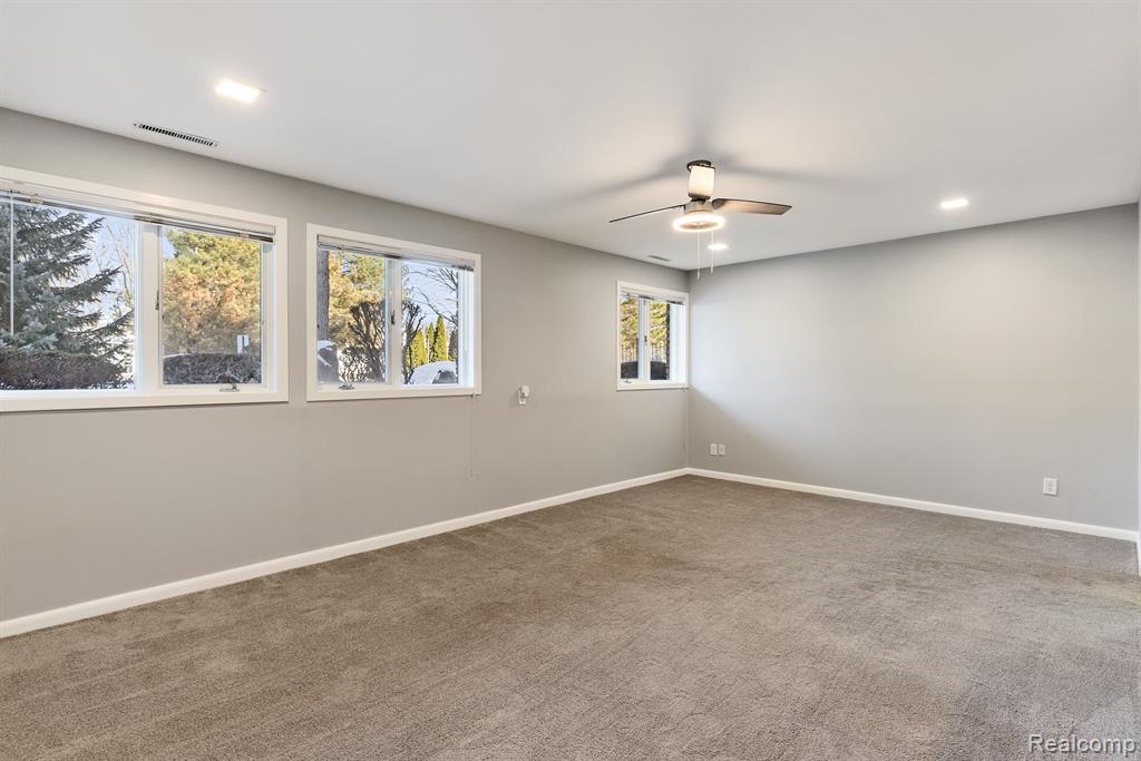 5965 W MICHIGAN Avenue, 16, Saginaw, MI 48638 — Photo 14
