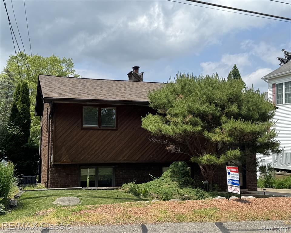 1508 LAKEVIEW Drive, Wolverine Lake, MI 48390 — Photo 4