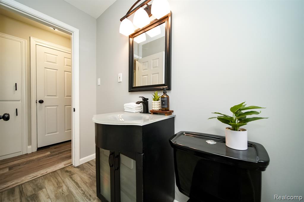 8221 Coolidge, Center Line, MI 48015 — Photo 36