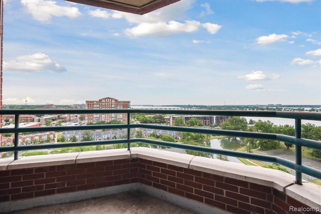 3320 SPINNAKER Lane, 74-14C, Detroit, MI 48207 — Photo 31