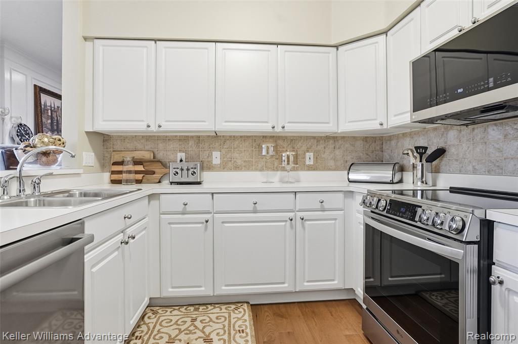 39469 Edgewater Drive, Northville, MI 48168 — Photo 16