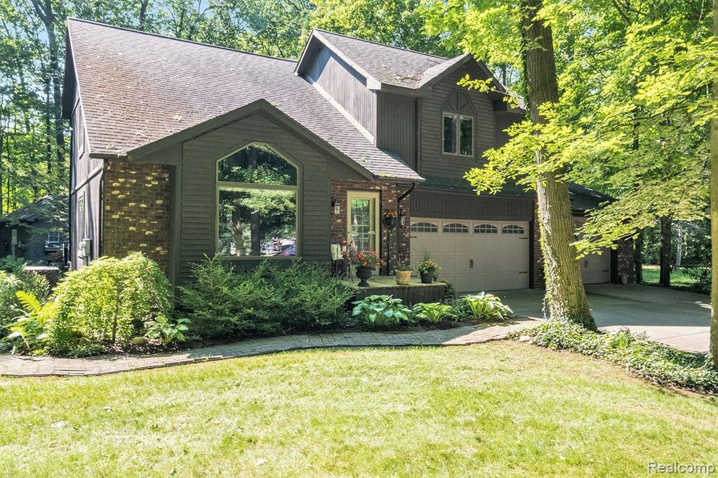 9246 YOUNG Drive, Swartz Creek, MI 48473 — Photo 5