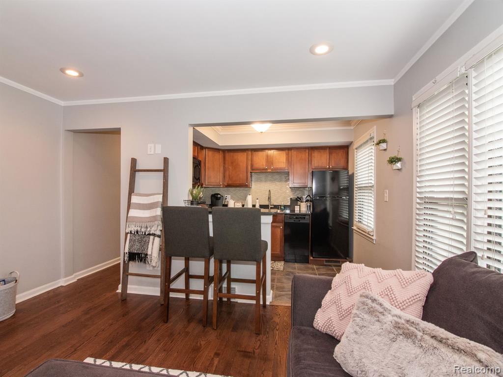 621 E Lincoln Avenue, Royal Oak, MI 48067 — Photo 8