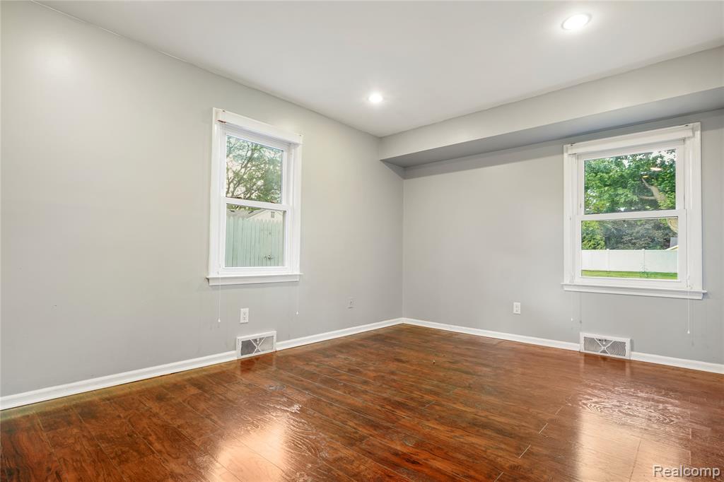 6843 E Dartmoor Road, West Bloomfield, MI — Photo 17