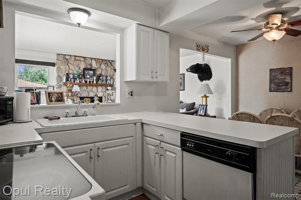 1218 Barchester Street, Westland, MI 48186 — Photo 15