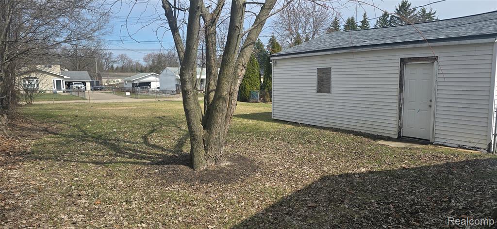 639 E Columbia Avenue, Pontiac, MI 48340 — Photo 18