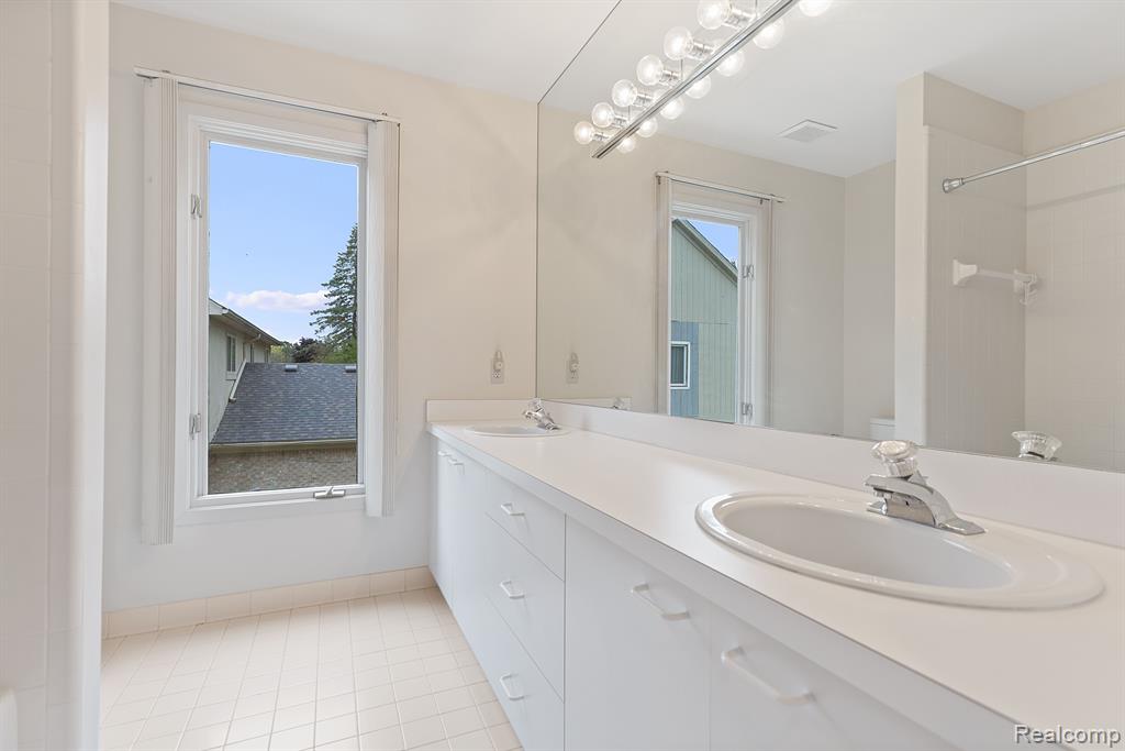 6786 TORYBROOKE Circle, West Bloomfield, MI 48323 — Photo 35