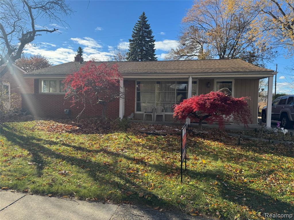 32075 Saint Annes Dr Drive, Warren, MI 48092