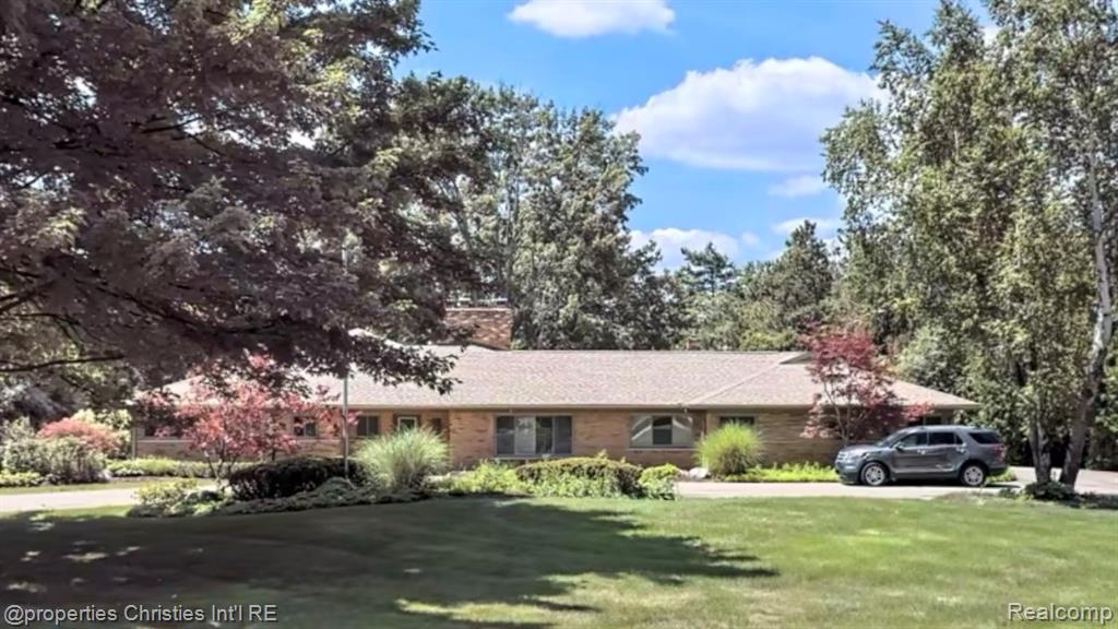 1640 Orchard Lane, Bloomfield Hills, MI 48301 — front exterior